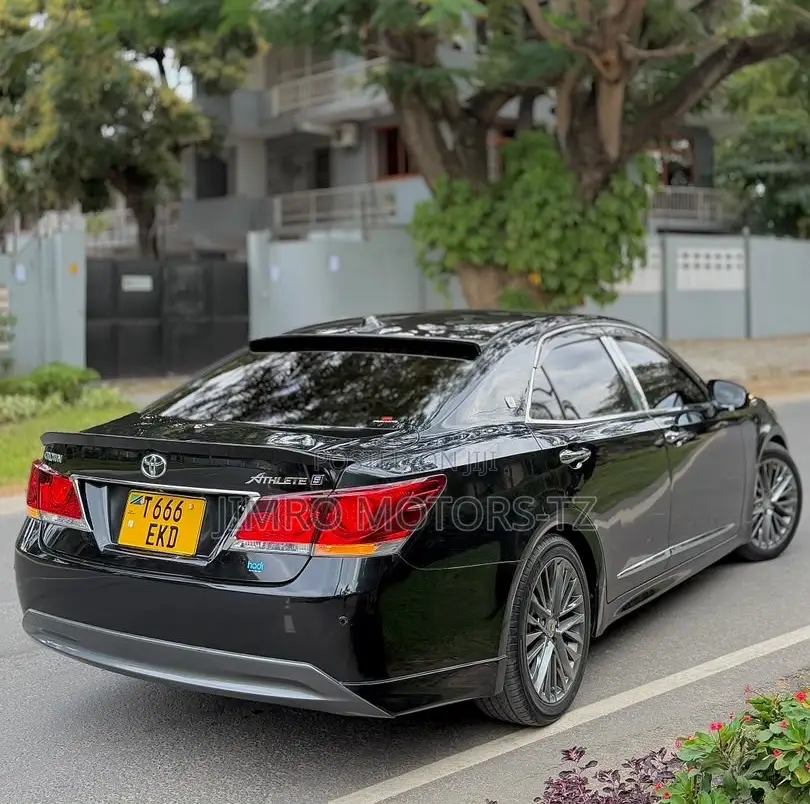 Toyota Crown 2013 Black