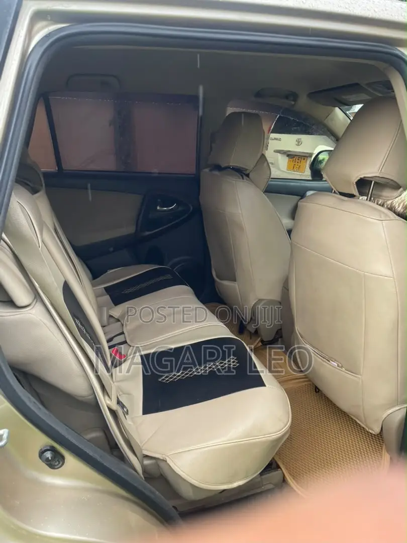 Toyota Vanguard 2011 Gold