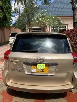 Toyota Vanguard 2011 Gold