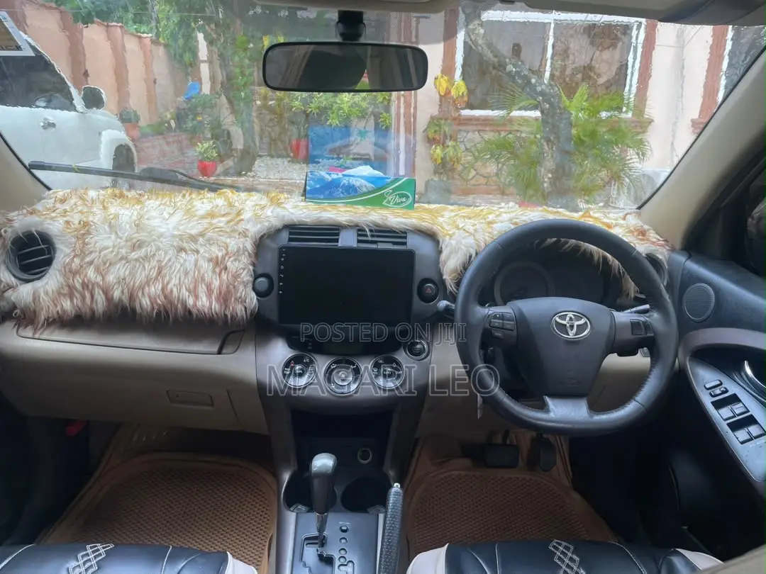 Toyota Vanguard 2011 Gold
