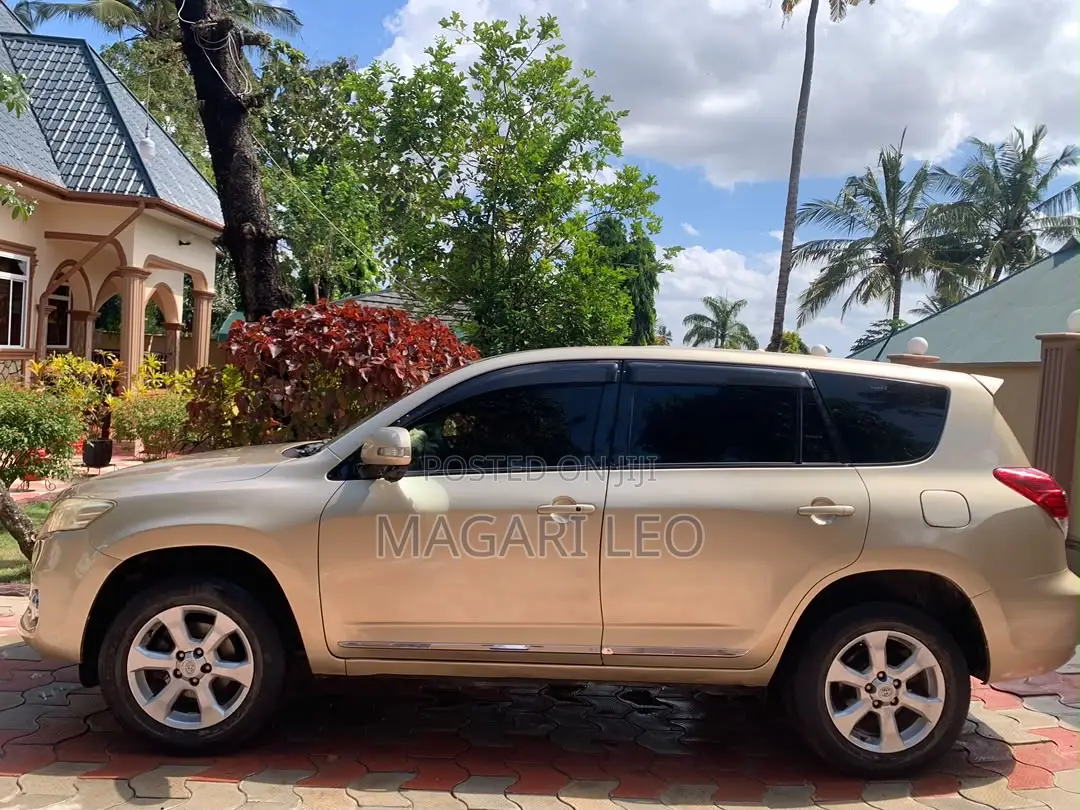 Toyota Vanguard 2011 Gold