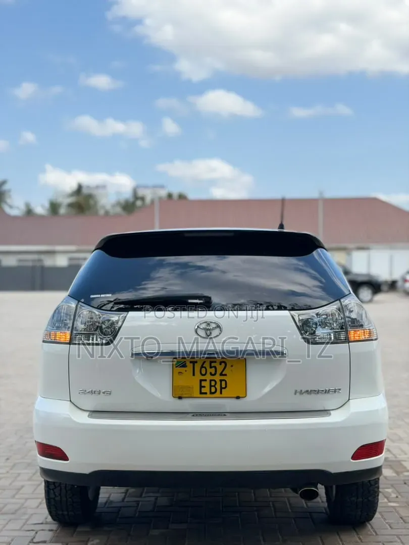 Toyota Harrier 2005 Off white