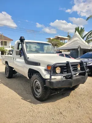 Toyota Land Cruiser 2015 White