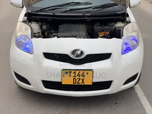 Toyota Vitz 1.0 FWD 5dr 2009 White
