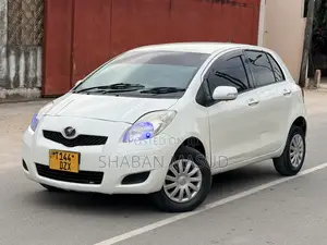 Toyota Vitz 1.0 FWD 5dr 2009 White