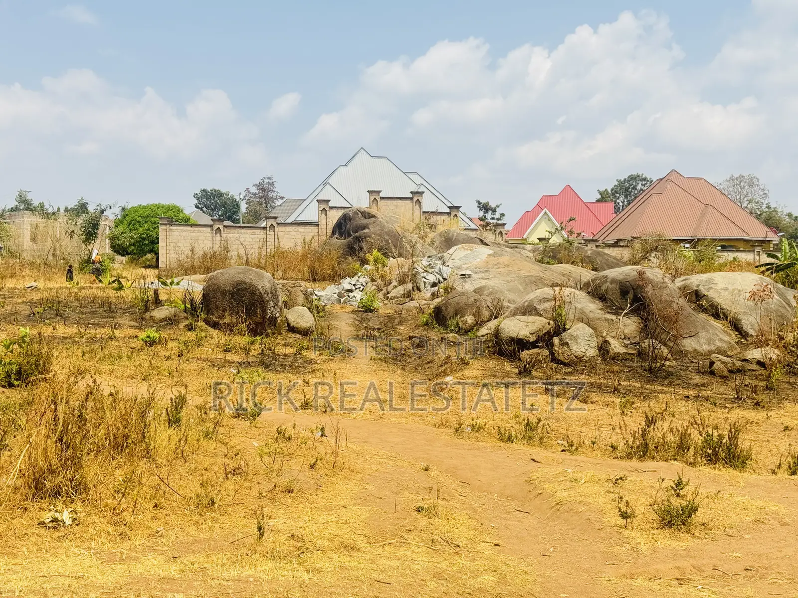Kiwanja Cha (Sqm 1,364) Kinauzwa Nyegezi Majengo Mapya