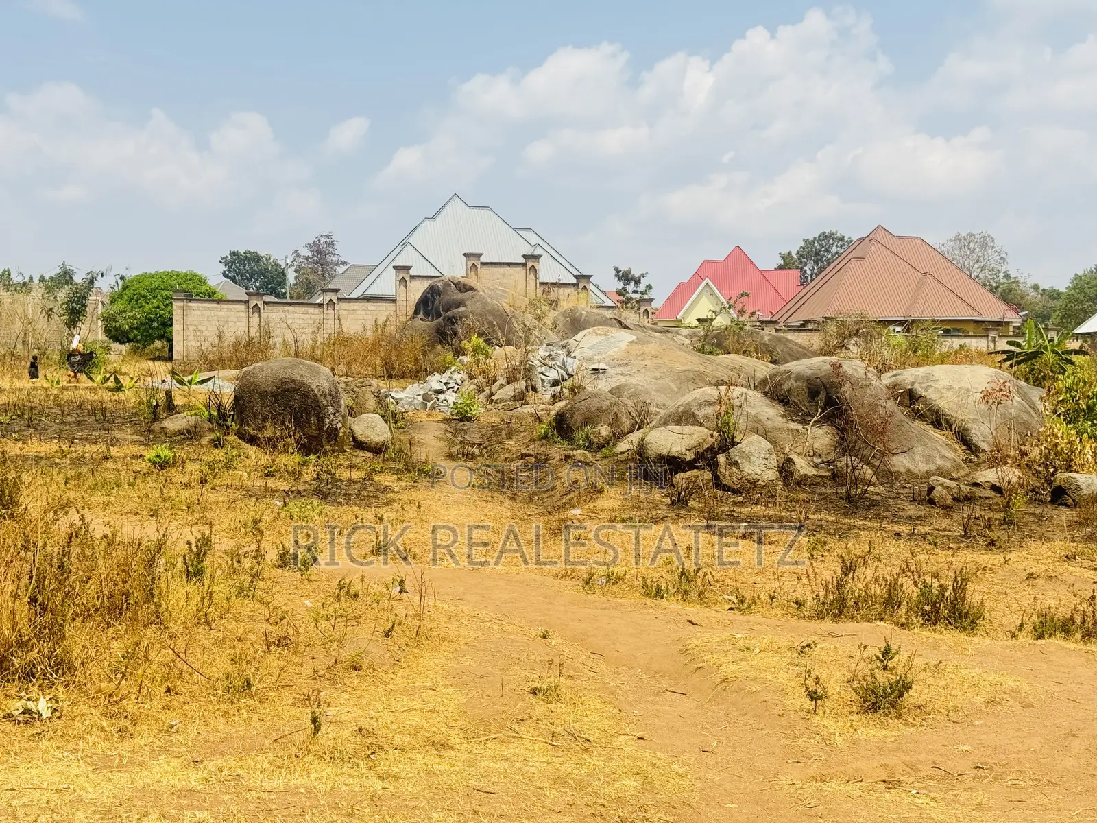 Kiwanja Cha (Sqm 1,364) Kinauzwa Nyegezi Majengo Mapya