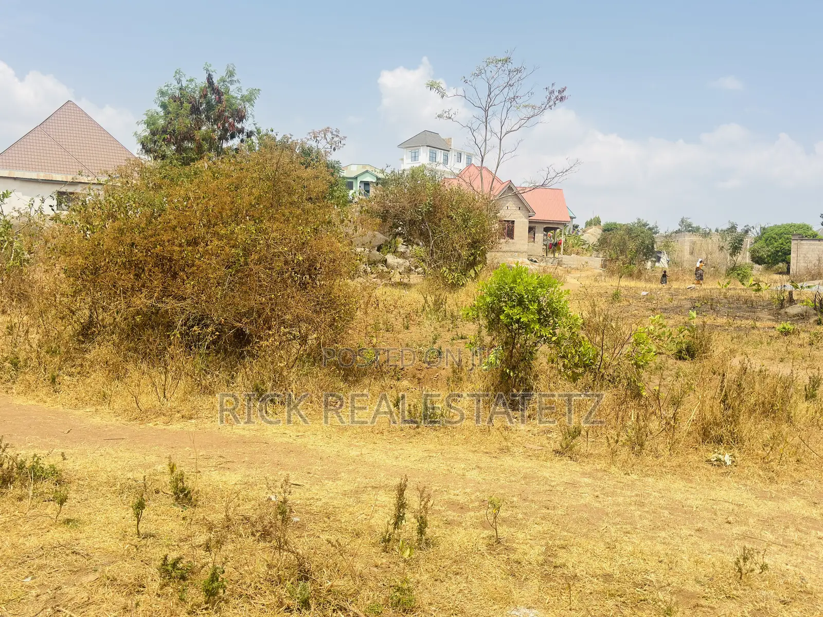 Kiwanja Cha (Sqm 1,364) Kinauzwa Nyegezi Majengo Mapya