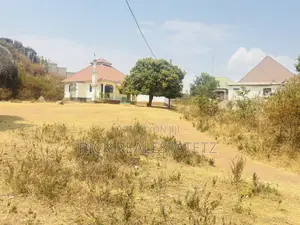 Kiwanja Cha (Sqm 1,364) Kinauzwa Nyegezi Majengo Mapya