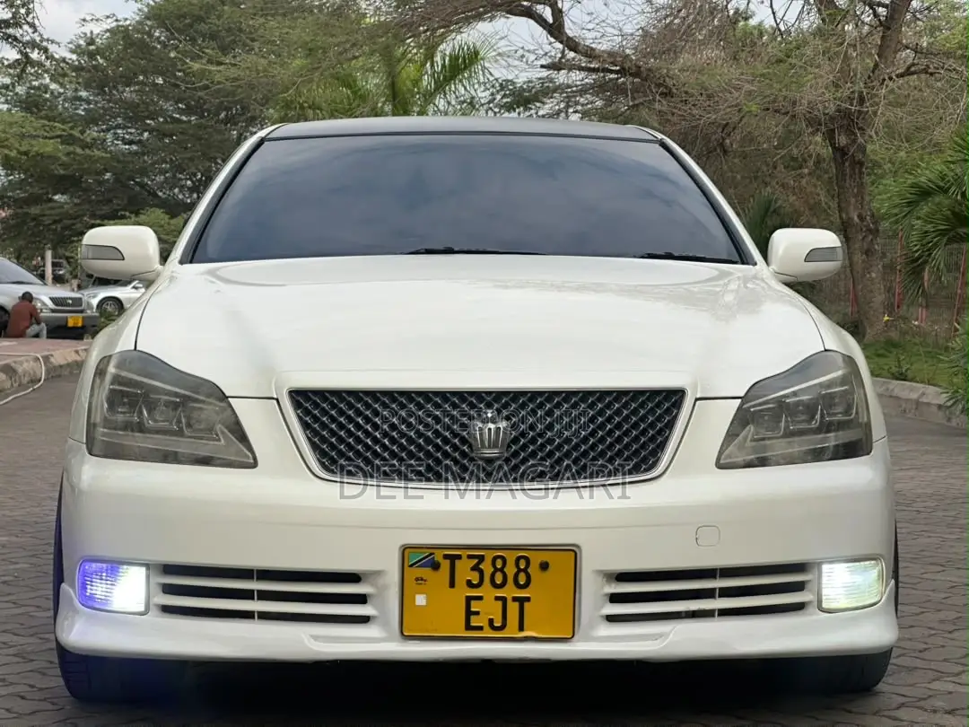 Toyota Crown 2004 White