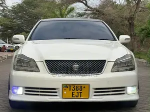 Toyota Crown 2004 White