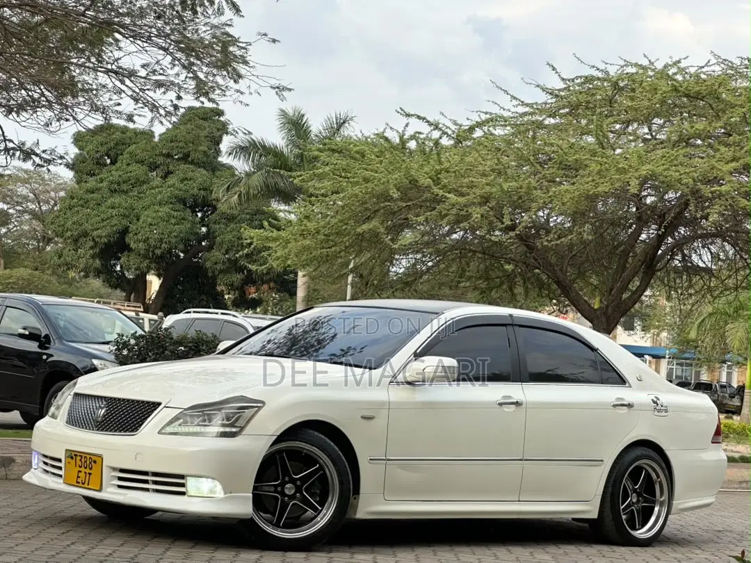 Toyota Crown 2004 White