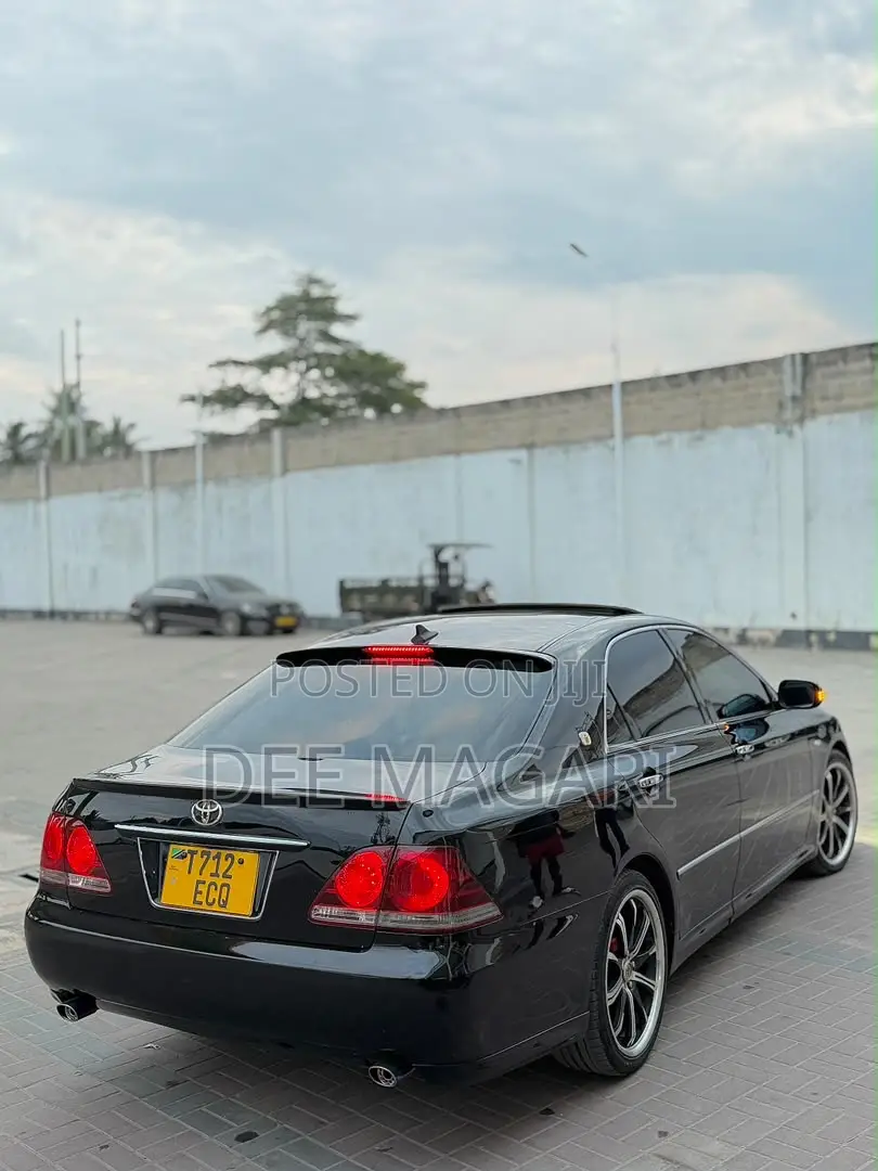 Toyota Crown 2006 Black
