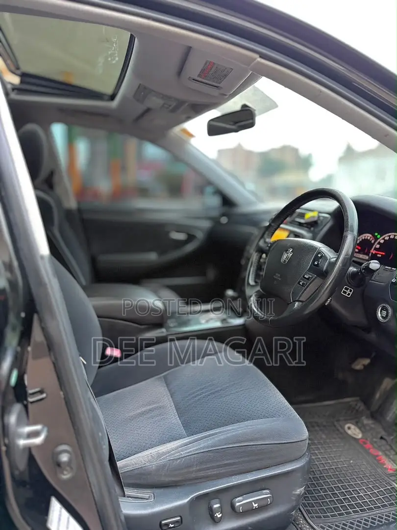 Toyota Crown 2006 Black