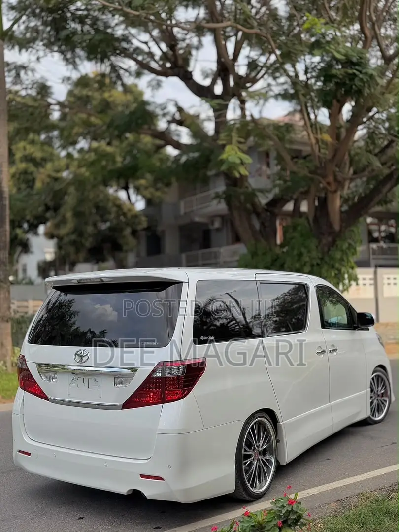 Toyota Alphard 2010 White
