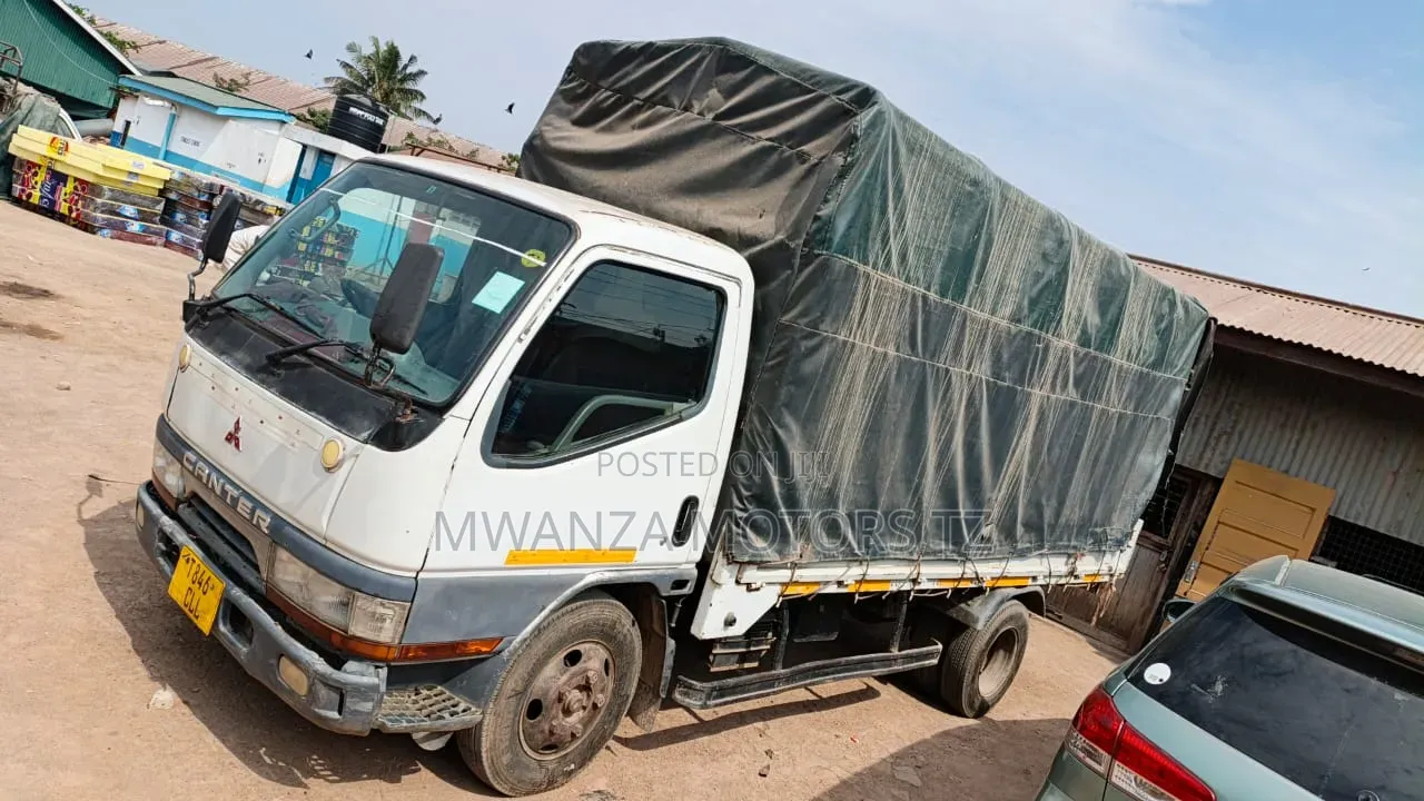 Mitsubishi Canter 2001 White