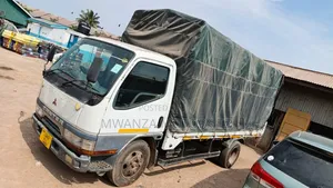 Mitsubishi Canter 2001 White