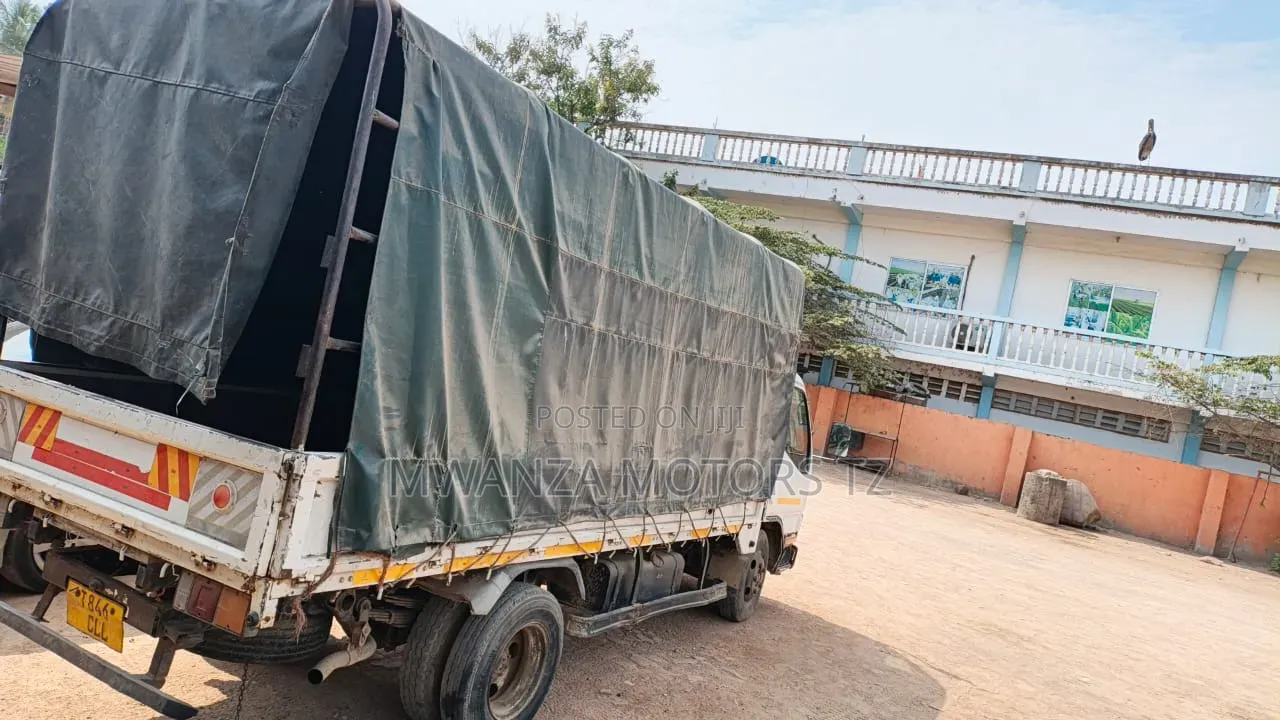 Mitsubishi Canter 2001 White