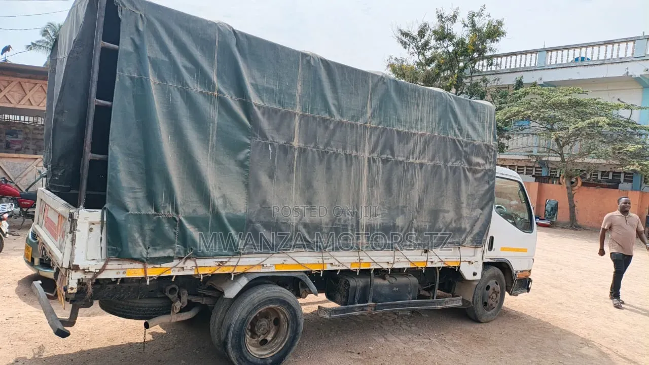 Mitsubishi Canter 2001 White