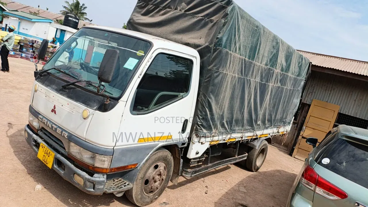 Mitsubishi Canter 2001 White