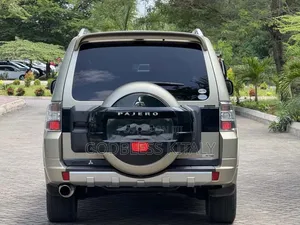 Mitsubishi Pajero 2009 Silver