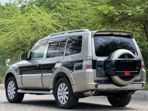 Mitsubishi Pajero 2009 Silver