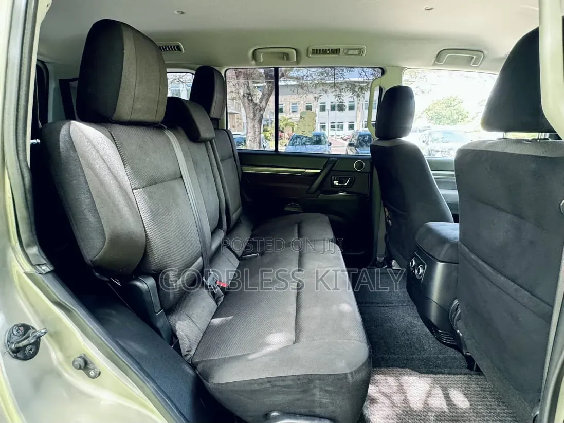 Mitsubishi Pajero 2009 Silver