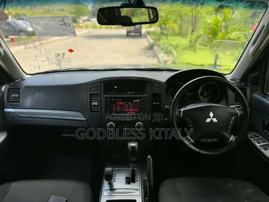 Mitsubishi Pajero 2009 Silver