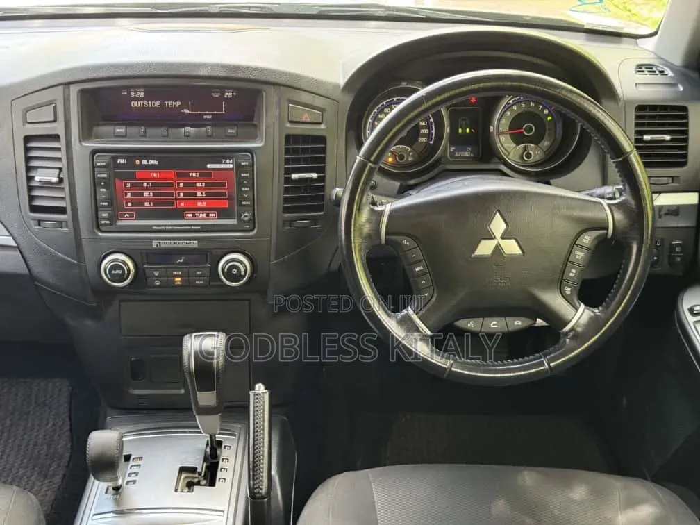 Mitsubishi Pajero 2009 Silver