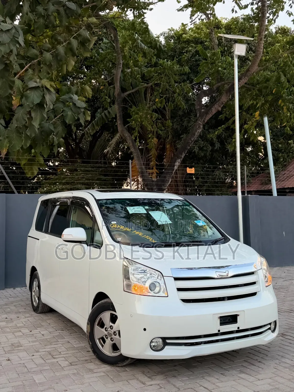 Toyota Noah 2008 White