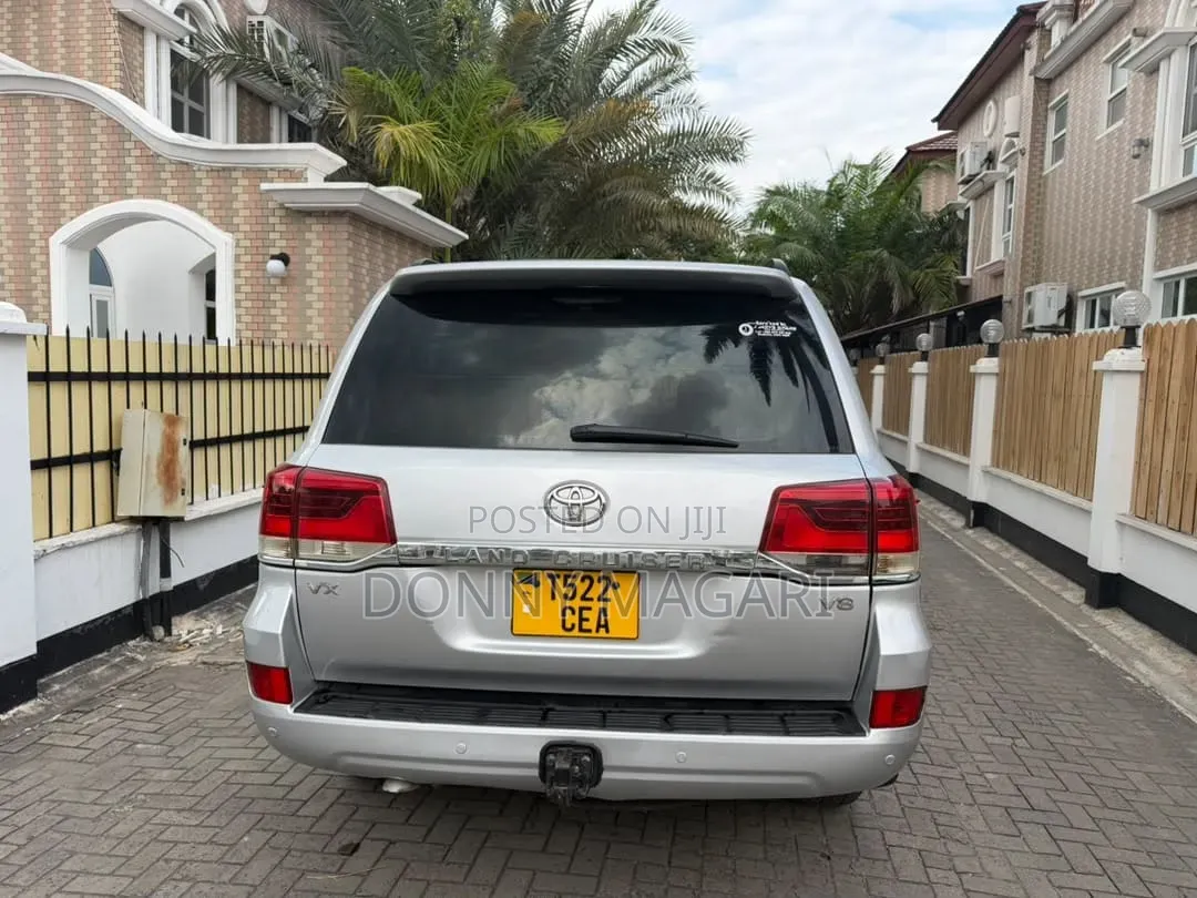 Toyota Land Cruiser 2013 Silver