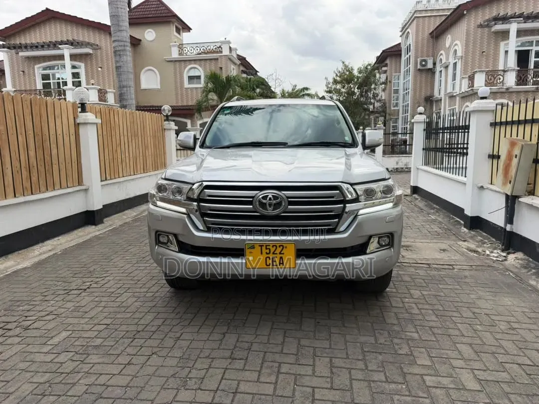 Toyota Land Cruiser 2013 Silver