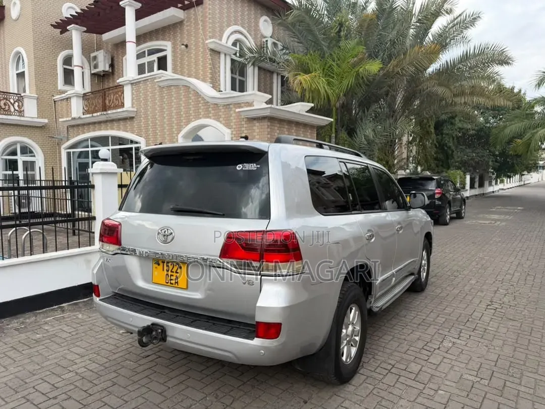 Toyota Land Cruiser 2013 Silver