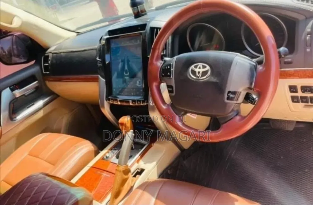 Toyota Land Cruiser 2013 Silver