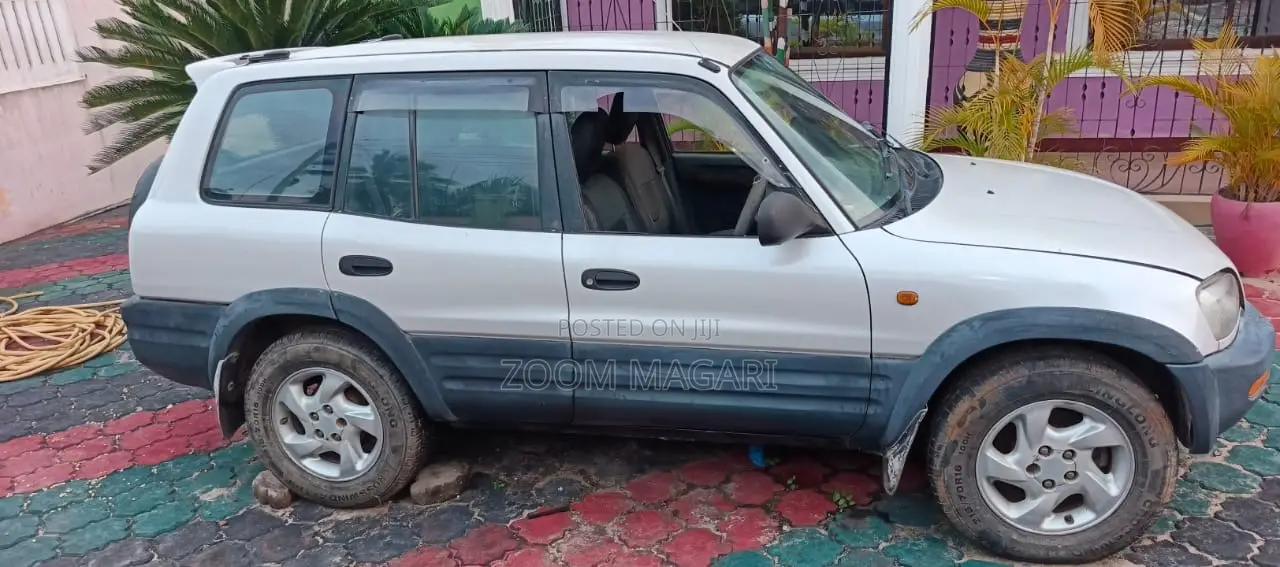 Toyota RAV4 1999 White