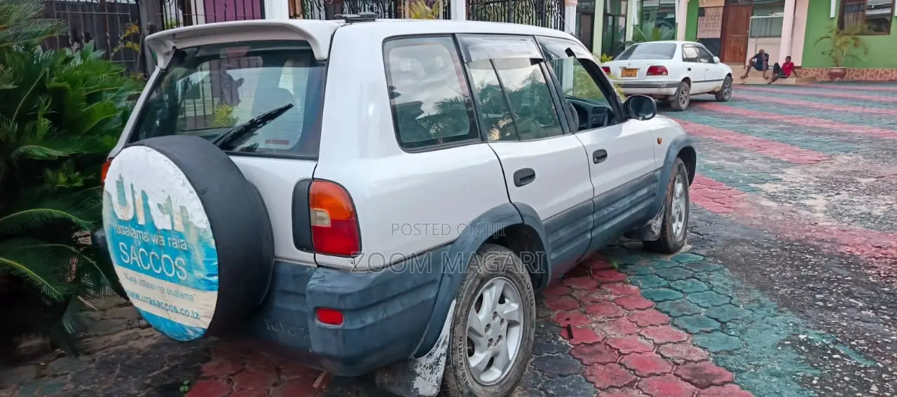 Toyota RAV4 1999 White