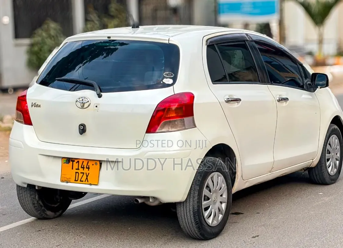 Toyota Vitz 2007 White