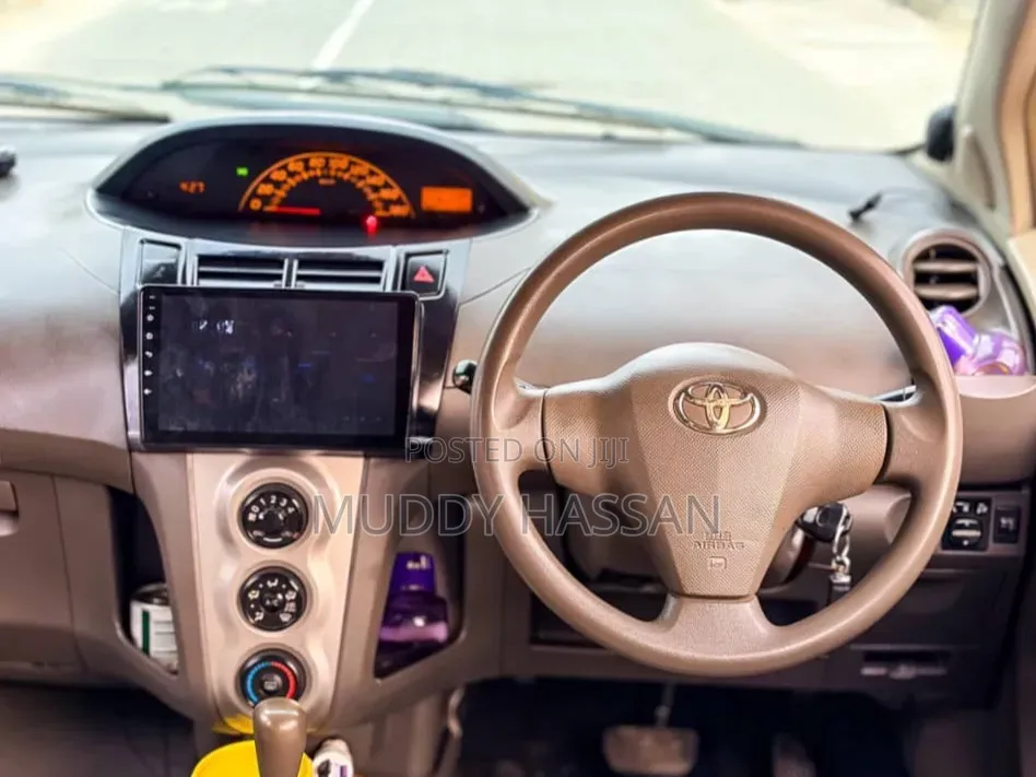 Toyota Vitz 2007 White