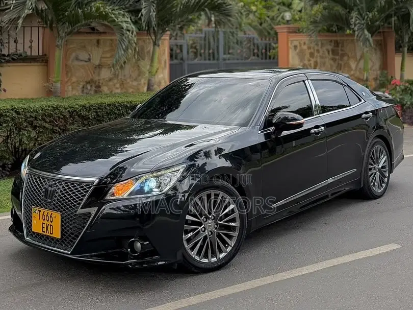 Toyota Crown 2013 Black