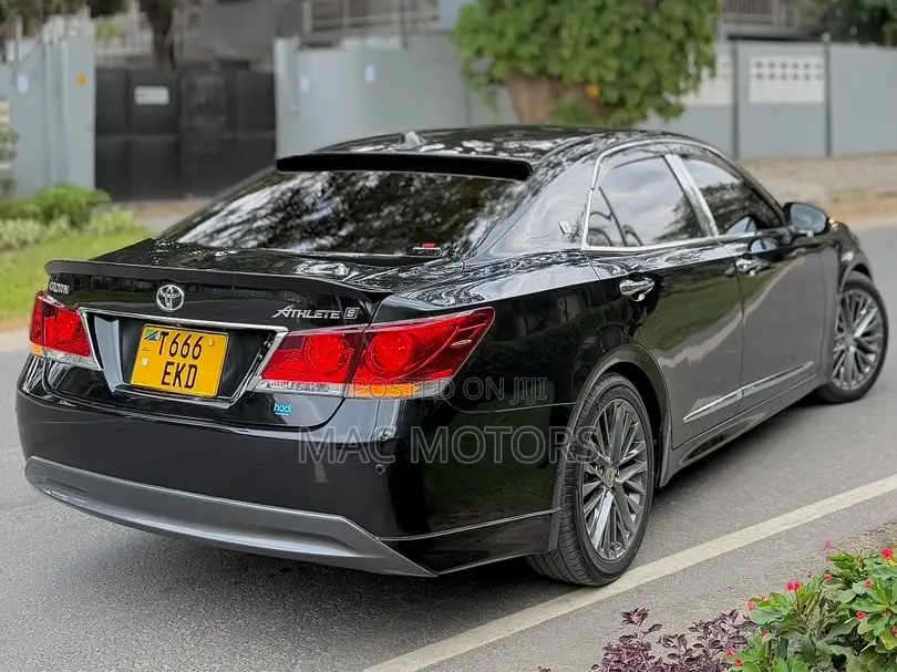 Toyota Crown 2013 Black