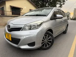 Toyota Vitz 2014 Silver