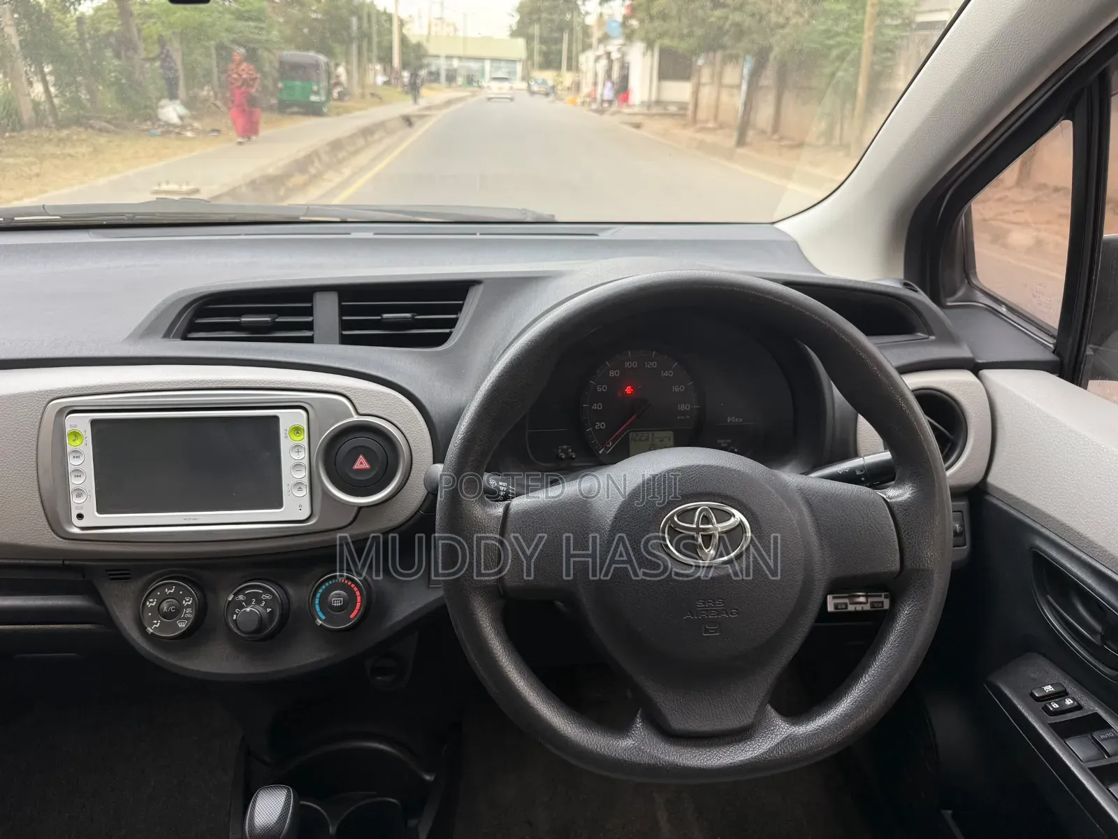 Toyota Vitz 2014 Silver