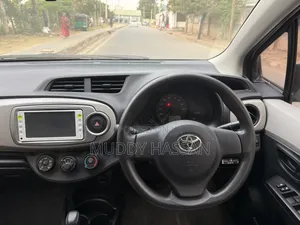 Toyota Vitz 2014 Silver