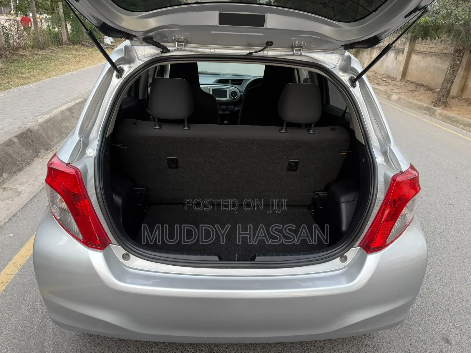 Toyota Vitz 2014 Silver