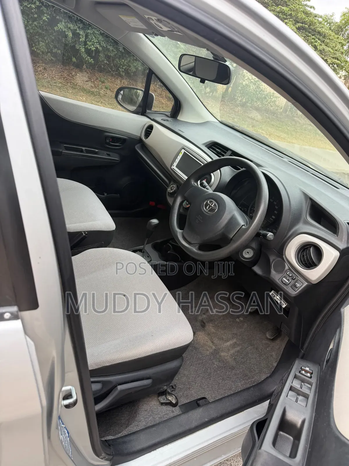 Toyota Vitz 2014 Silver