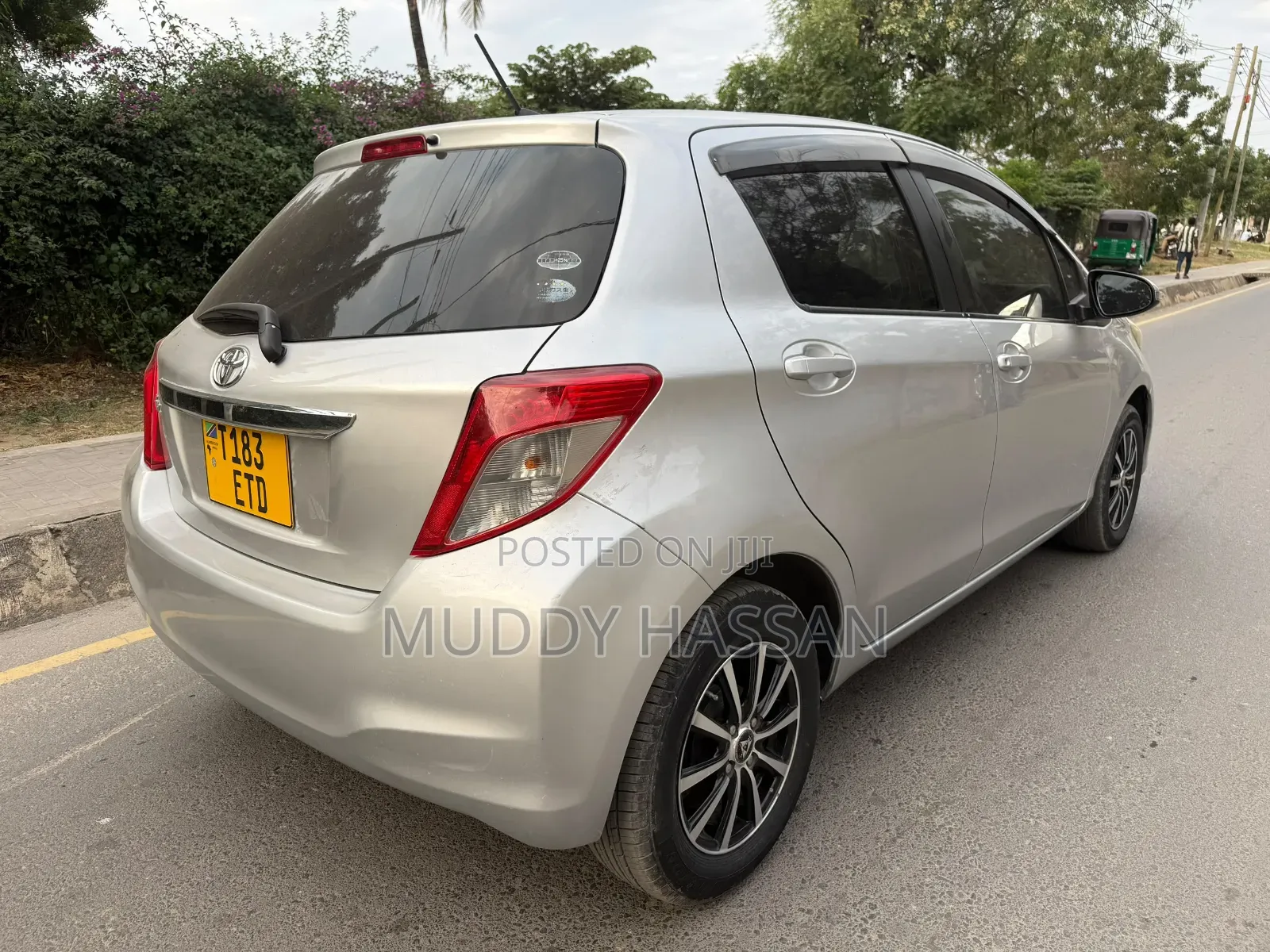 Toyota Vitz 2014 Silver