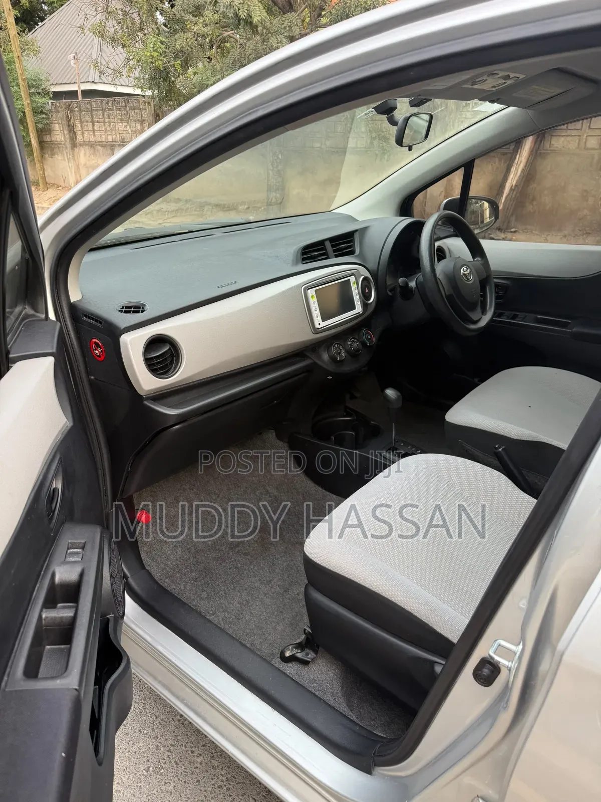 Toyota Vitz 2014 Silver