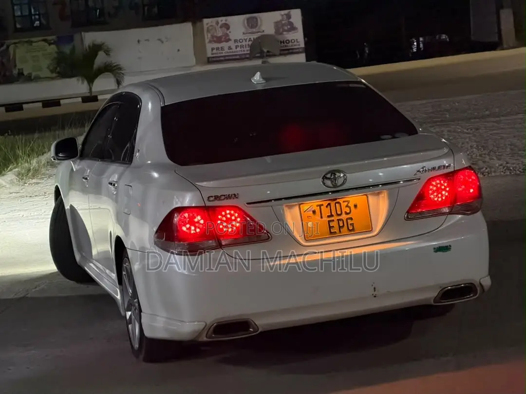 Toyota Crown 2012 White