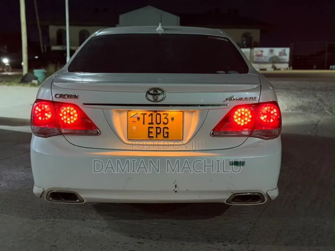 Toyota Crown 2012 White
