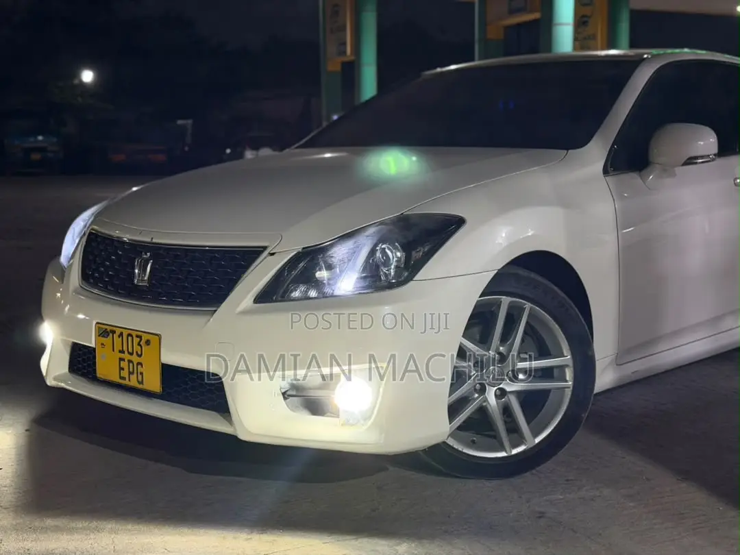 Toyota Crown 2012 White
